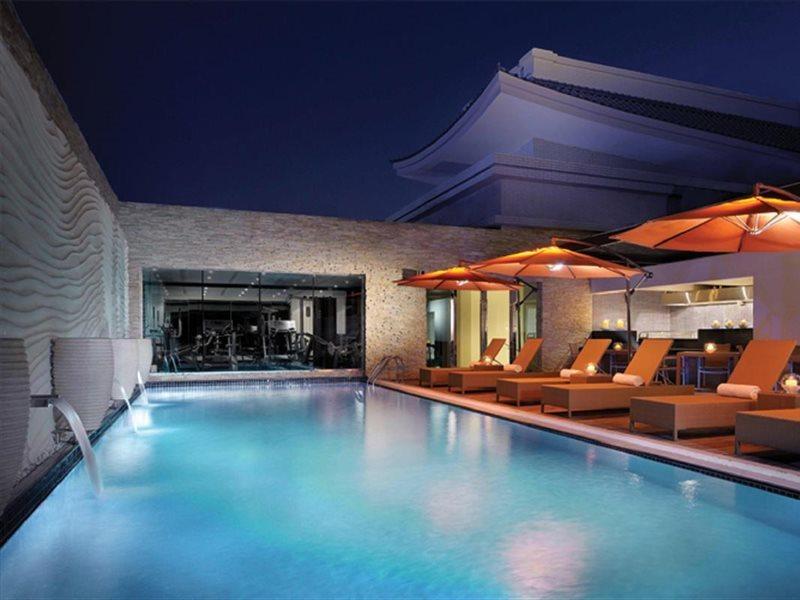 Asiana Hotel Dubai Eksteriør billede The swimming pool at the hotel