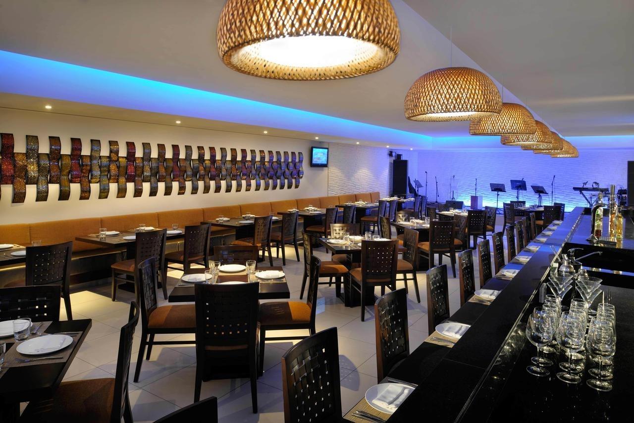 Asiana Hotel Dubai Eksteriør billede The interior of the restaurant