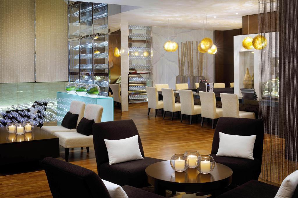 Asiana Hotel Dubai Eksteriør billede The Lounge at the airport
