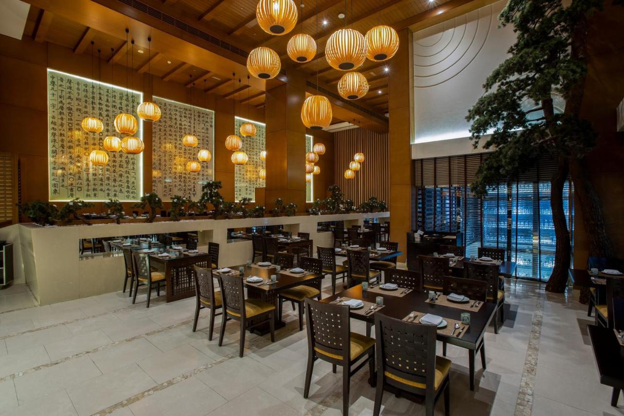 Asiana Hotel Dubai Eksteriør billede The restaurant