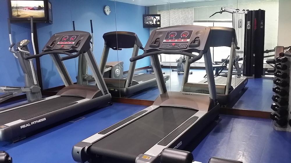 Asiana Hotel Dubai Eksteriør billede Treadmills