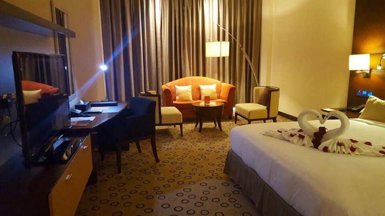 Asiana Hotel Dubai Eksteriør billede A room at the hotel