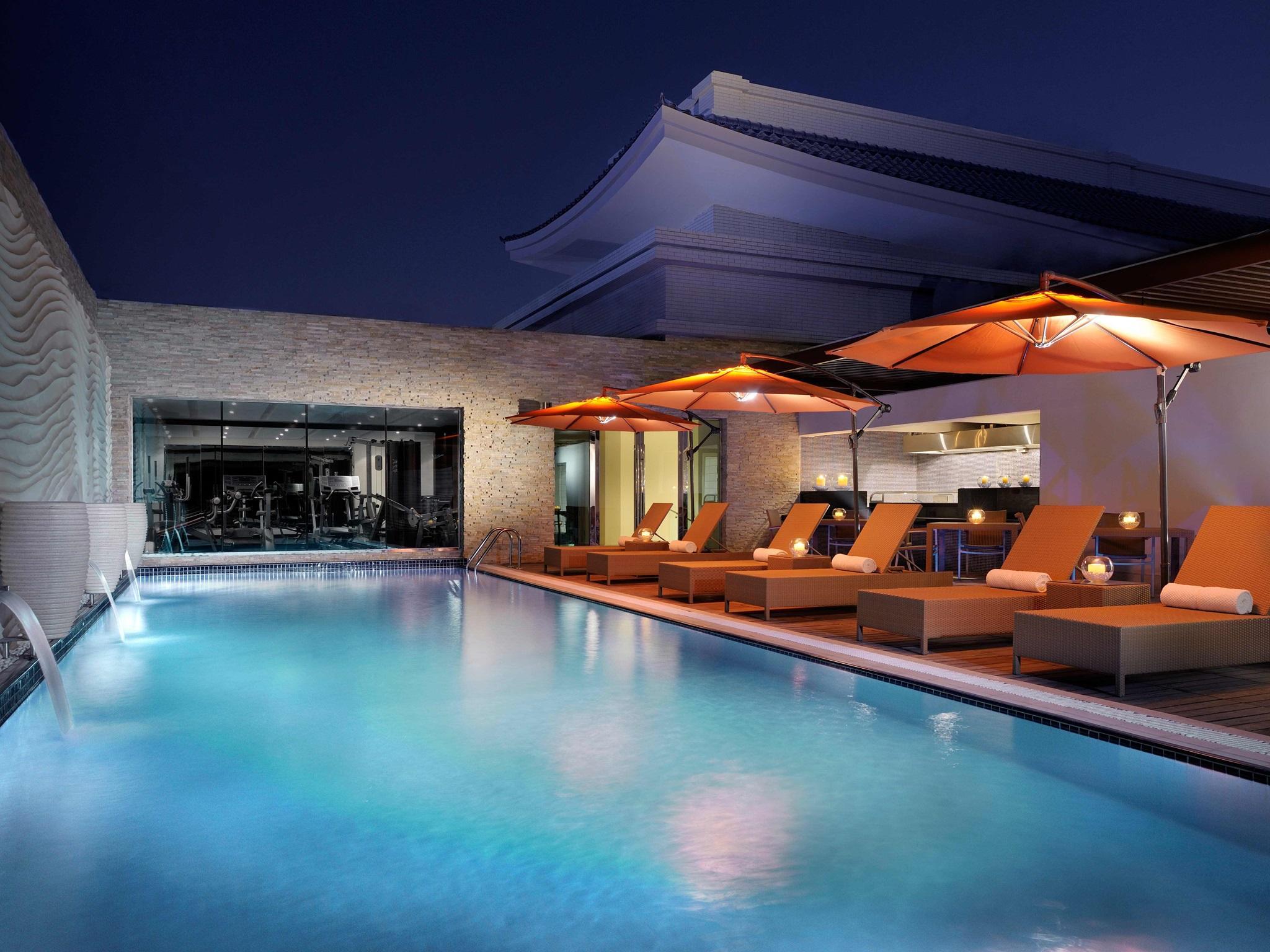 Asiana Hotel Dubai Eksteriør billede The pool at the hotel
