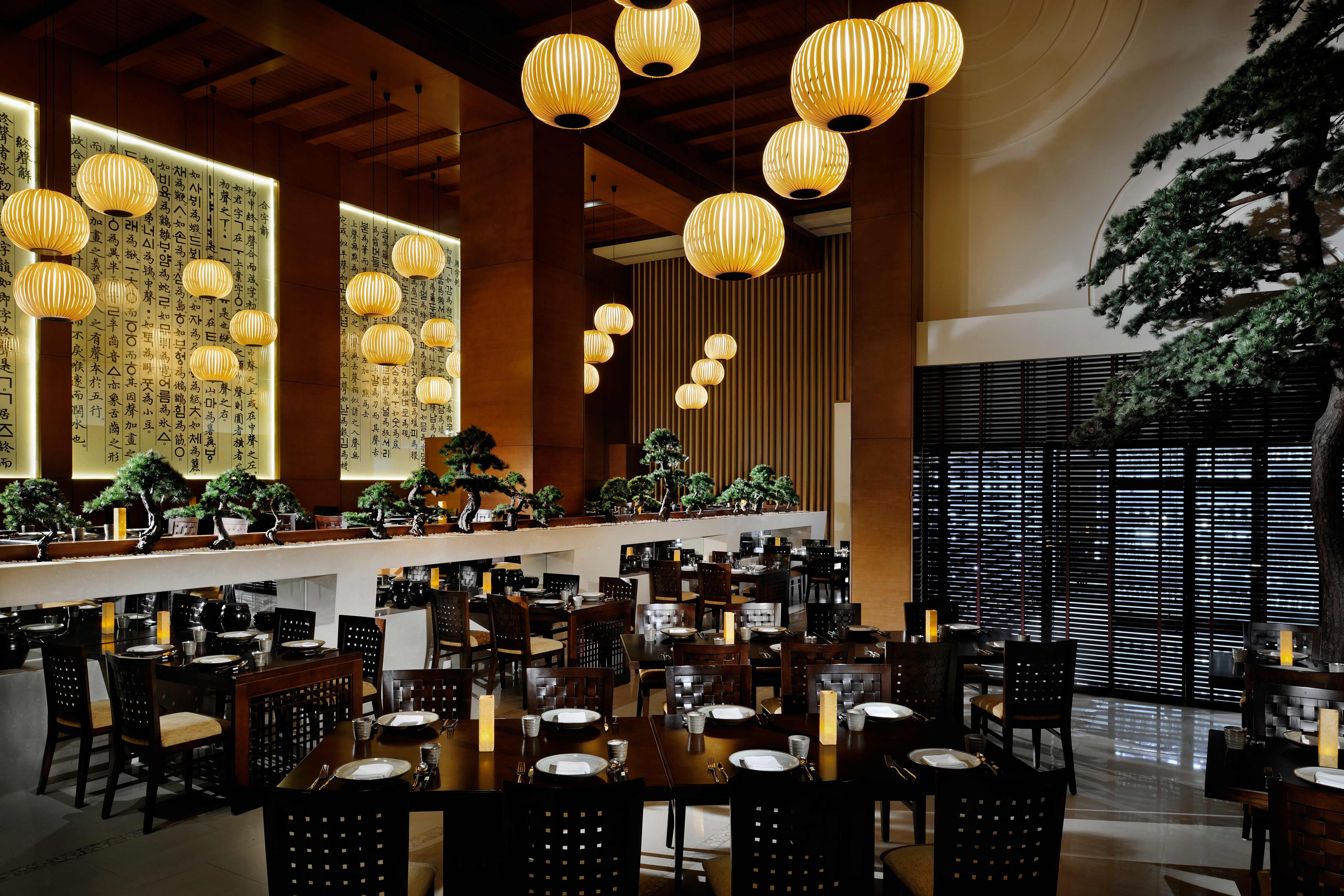 Asiana Hotel Dubai Eksteriør billede The interior of the restaurant