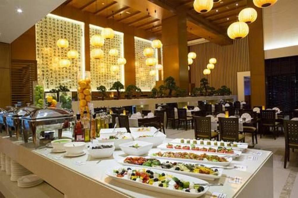 Asiana Hotel Dubai Eksteriør billede The restaurant at the hotel